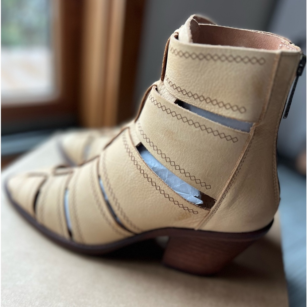 Sundance, Veracruz Lex, brand cage booties, NWT, 40, golden tan, Spain made,firm - Picture 15 of 16